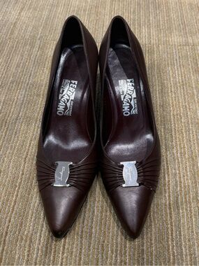 Ferragamo Dark Brown Kitten Heels, size 8.5